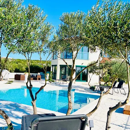 Traumhaftes Mit Pool In Rogoznica *