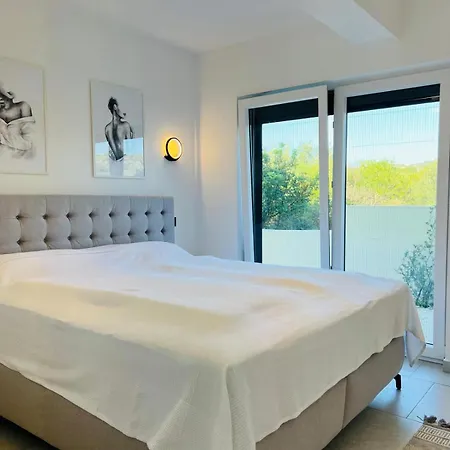 Traumhaftes Mit Pool In Rogoznica 别墅 *